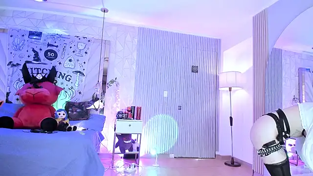 zephirahabney online show from October 24, 2025, 2:35 pm