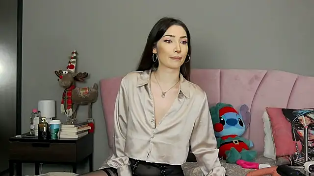 Snapshot of Mayleen_x chatting on December 4, 2025, 11:35 pm Mayleen x online show from December 4, 2025, 11:35 pm