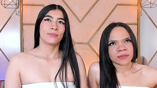 Snapshot of siara_and_zoe chatting on January 15, 2025, 1:12 am siara and zoe online show from January 15, 2025, 1:12 am