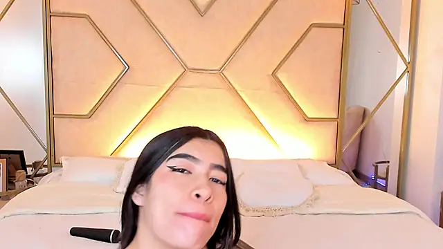 Snapshot of siara_and_zoe chatting on November 30, 2025, 4:22 pm siara and zoe online show from November 30, 2025, 4:22 pm