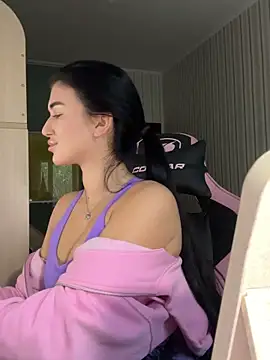 Julietta a online show from October 27, 2025, 7:56 am