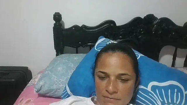 GiveLove1 online show from November 5, 2025, 11:27 pm