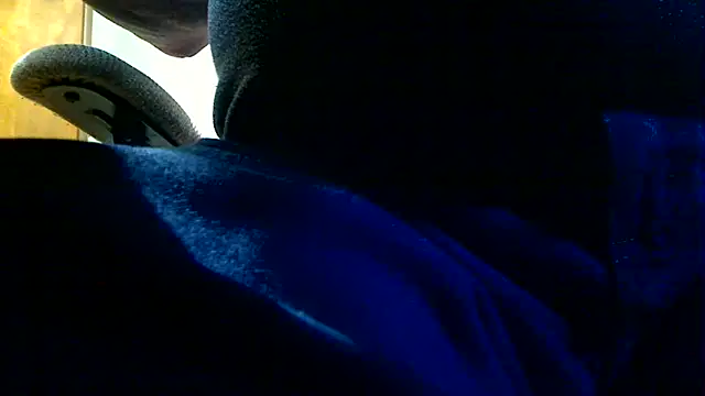 Snapshot of markluvskitty chatting on April 21, 2026, 12:44 pm markluvskitty online show from April 21, 2026, 12:44 pm