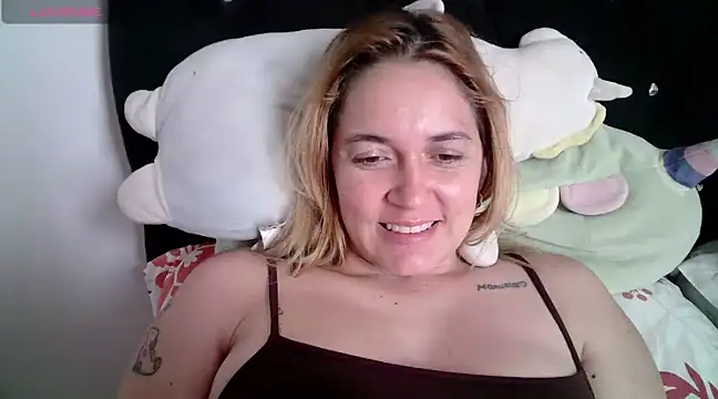 Izury Blondee online show from January 9, 2025, 8:22 pm