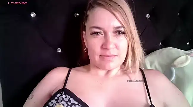 Izury Blondee online show from January 11, 2025, 1:53 pm