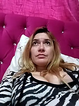 Izury Blondee online show from February 10, 2025, 11:25 am