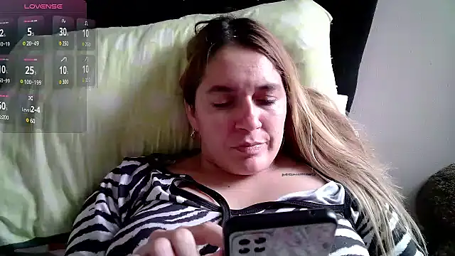 Izury Blondee online show from February 12, 2025, 7:02 pm