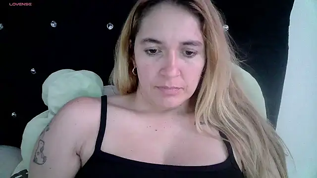 Izury Blondee online show from February 23, 2025, 10:53 pm