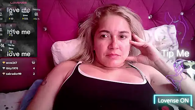 Izury Blondee online show from September 23, 2025, 7:06 pm