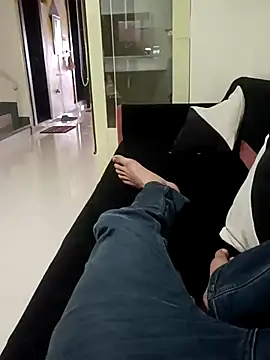 Snapshot of HeftyTheory7 chatting on November 6, 2025, 9:21 am HeftyTheory7 online show from November 6, 2025, 9:21 am