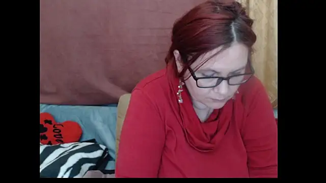 Snapshot of PlayfullMature chatting on April 21, 2026, 3:24 am PlayfullMature online show from April 21, 2026, 3:24 am