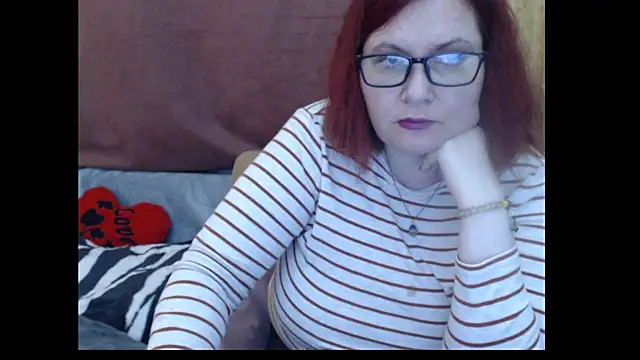 Snapshot of PlayfullMature chatting on April 27, 2026, 12:25 pm PlayfullMature online show from April 27, 2026, 12:25 pm
