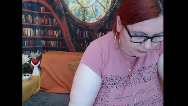 Snapshot of PlayfullMature chatting on July 16, 2026, 9:15 am PlayfullMature online show from July 16, 2026, 9:15 am