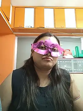 Snapshot of SWEETLYBOMB chatting on May 26, 2026, 3:19 pm SWEETLYBOMB online show from May 26, 2026, 3:19 pm