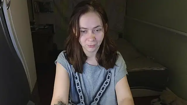 Snapshot of Riley_Roo chatting on November 12, 2025, 5:02 pm Riley Roo online show from November 12, 2025, 5:02 pm