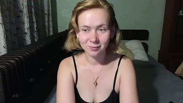 Snapshot of Riley_Roo chatting on July 24, 2026, 6:39 pm Riley Roo online show from July 24, 2026, 6:39 pm