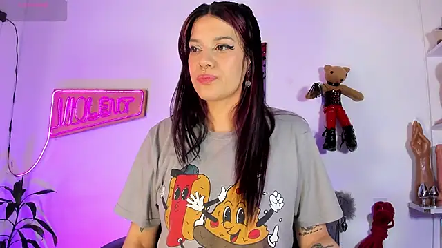 Snapshot of Violet-Queen chatting on January 17, 2026, 7:02 am Violet-Queen online show from January 17, 2026, 7:02 am