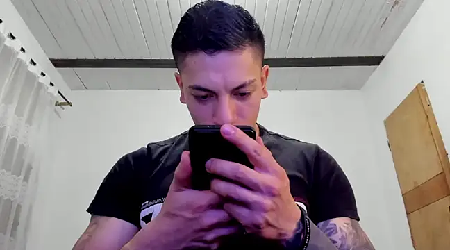 Snapshot of aquiles_51 chatting on December 4, 2024, 11:35 pm aquiles 51 online show from December 4, 2024, 11:35 pm