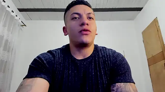 Snapshot of aquiles_51 chatting on December 15, 2024, 11:20 pm aquiles 51 online show from December 15, 2024, 11:20 pm