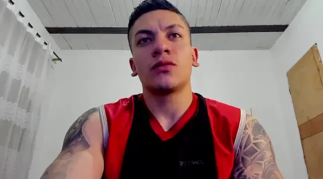 Snapshot of aquiles_51 chatting on December 18, 2024, 12:43 am aquiles 51 online show from December 18, 2024, 12:43 am
