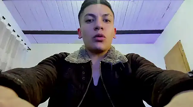 Snapshot of aquiles_51 chatting on February 23, 2025, 12:51 am aquiles 51 online show from February 23, 2025, 12:51 am