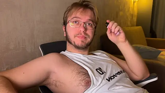 kiopiggy online show from November 9, 2025, 7:06 am