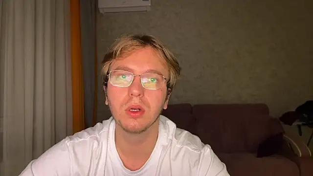 kiopiggy online show from November 29, 2025, 10:46 pm