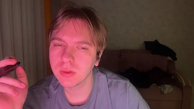 kiopiggy online show from December 17, 2025, 3:23 am