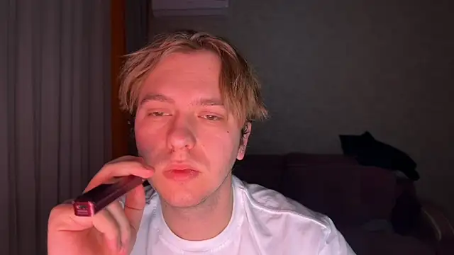 kiopiggy online show from December 17, 2025, 4:35 pm