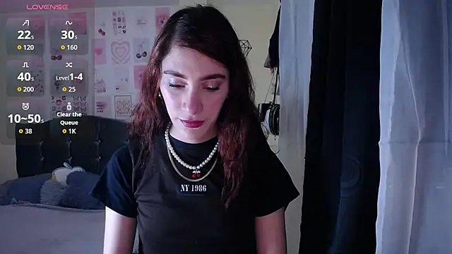 IsaBaileys  online show from April 8, 2026, 3:06 am