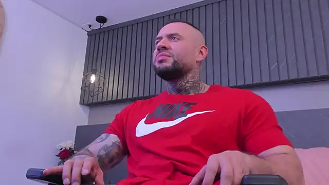 Snapshot of BruceDallas chatting on December 1, 2024, 9:04 pm BruceDallas online show from December 1, 2024, 9:04 pm