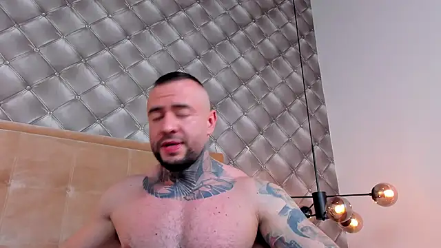 Snapshot of BruceDallas chatting on December 3, 2024, 9:45 pm BruceDallas online show from December 3, 2024, 9:45 pm