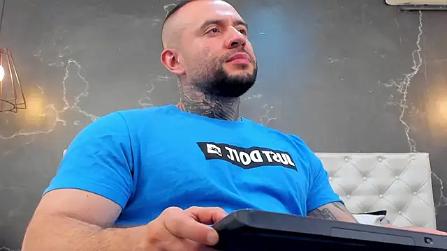 Snapshot of BruceDallas chatting on December 6, 2024, 8:07 pm BruceDallas online show from December 6, 2024, 8:07 pm