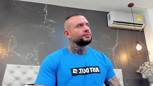 Snapshot of BruceDallas chatting on December 6, 2024, 11:14 pm BruceDallas online show from December 6, 2024, 11:14 pm