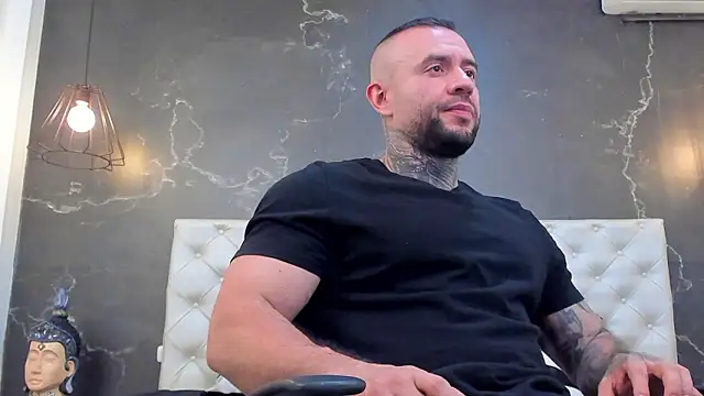 Snapshot of BruceDallas chatting on December 8, 2024, 3:10 am BruceDallas online show from December 8, 2024, 3:10 am