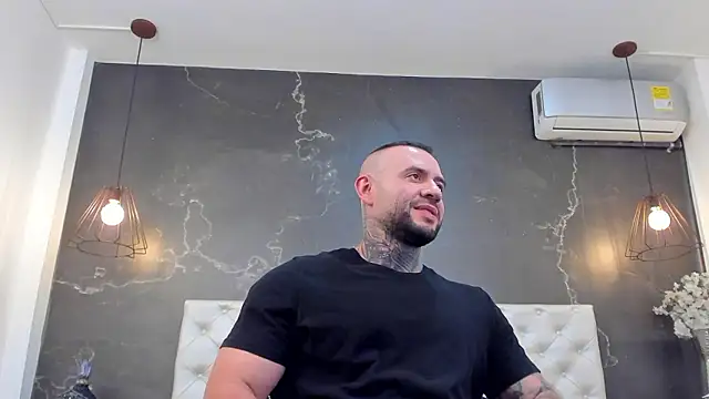 Snapshot of BruceDallas chatting on December 8, 2024, 6:11 am BruceDallas online show from December 8, 2024, 6:11 am