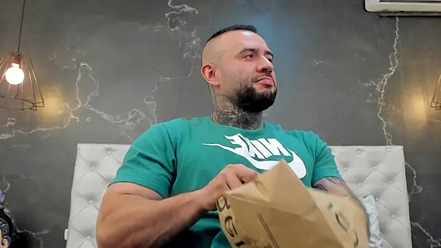 Snapshot of BruceDallas chatting on December 14, 2024, 12:44 am BruceDallas online show from December 14, 2024, 12:44 am