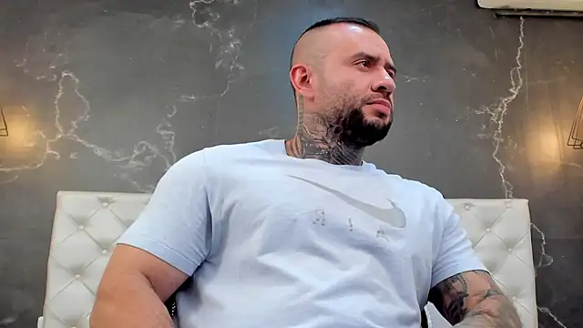 Snapshot of BruceDallas chatting on December 15, 2024, 1:46 am BruceDallas online show from December 15, 2024, 1:46 am