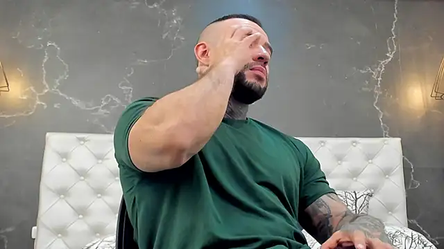 Snapshot of BruceDallas chatting on December 17, 2024, 11:59 pm BruceDallas online show from December 17, 2024, 11:59 pm