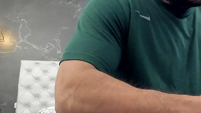 Snapshot of BruceDallas chatting on December 18, 2024, 3:04 am BruceDallas online show from December 18, 2024, 3:04 am