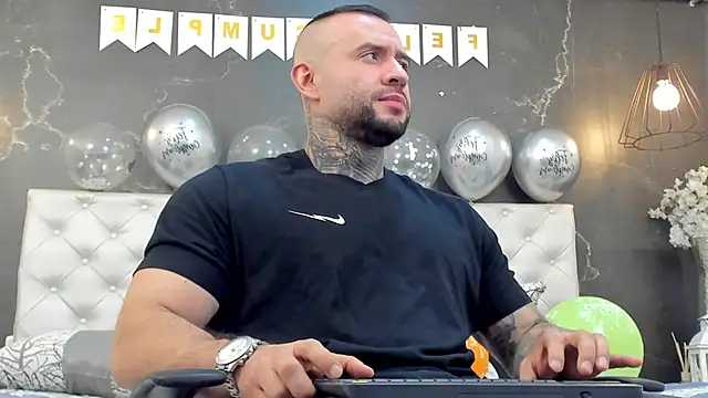 Snapshot of BruceDallas chatting on December 18, 2024, 8:57 pm BruceDallas online show from December 18, 2024, 8:57 pm