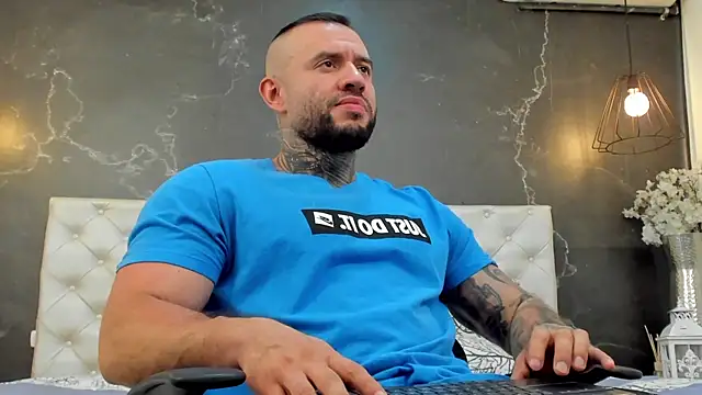 Snapshot of BruceDallas chatting on December 22, 2024, 10:47 pm BruceDallas online show from December 22, 2024, 10:47 pm