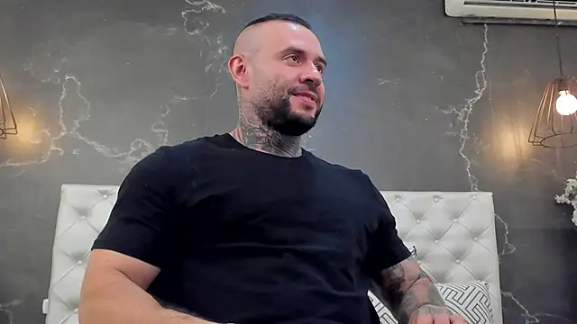 Snapshot of BruceDallas chatting on January 2, 2025, 10:22 pm BruceDallas online show from January 2, 2025, 10:22 pm