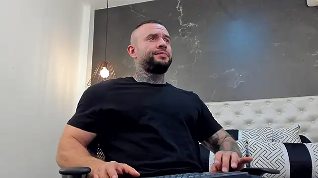 Snapshot of BruceDallas chatting on January 3, 2025, 1:48 am BruceDallas online show from January 3, 2025, 1:48 am