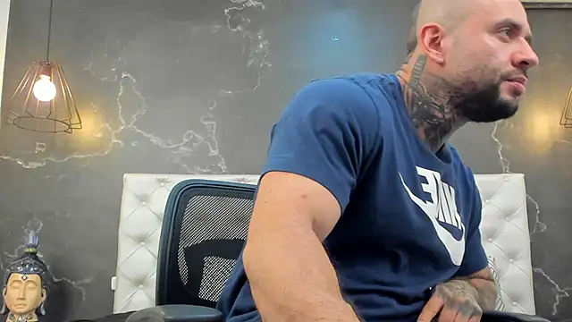 Snapshot of BruceDallas chatting on January 3, 2025, 11:33 pm BruceDallas online show from January 3, 2025, 11:33 pm