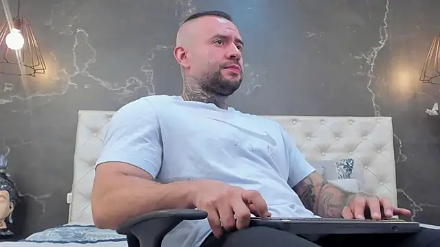 Snapshot of BruceDallas chatting on January 11, 2025, 11:46 pm BruceDallas online show from January 11, 2025, 11:46 pm