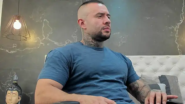 Snapshot of BruceDallas chatting on January 19, 2025, 11:21 pm BruceDallas online show from January 19, 2025, 11:21 pm