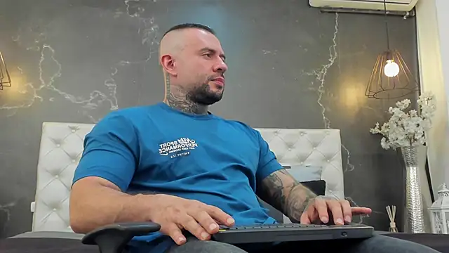 Snapshot of BruceDallas chatting on January 21, 2025, 11:55 pm BruceDallas online show from January 21, 2025, 11:55 pm