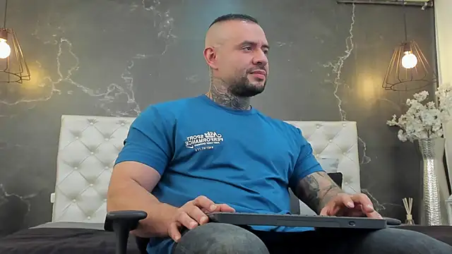 Snapshot of BruceDallas chatting on January 22, 2025, 2:59 am BruceDallas online show from January 22, 2025, 2:59 am