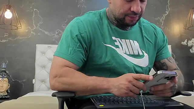 Snapshot of BruceDallas chatting on January 30, 2025, 11:02 pm BruceDallas online show from January 30, 2025, 11:02 pm